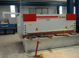 Hydraulic shear length. 3m 10mm thick with digital display CNC